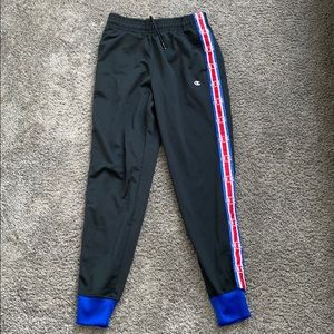 Black Champion joggers with logo down the side!!🖤